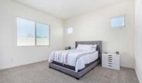 3 bedroom house in awesome newer surprise side